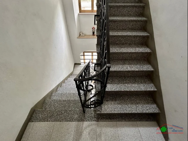 Appartamenti in Vendita - Grazioso appartamento con cantina zona piaggione