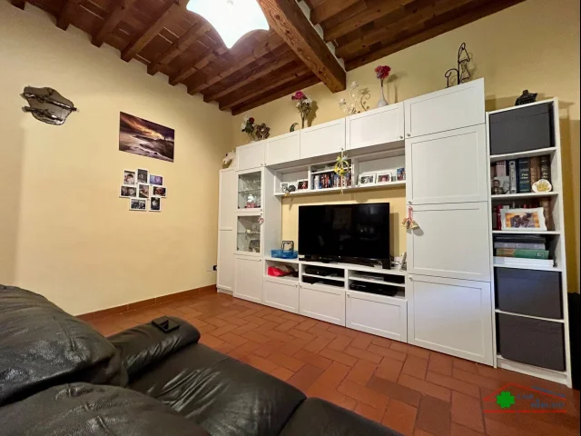 Appartamenti in Vendita - Grazioso appartamento con cantina zona piaggione