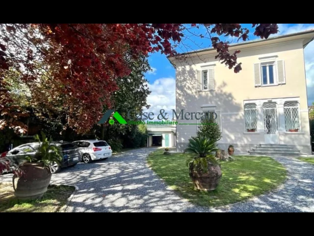 Appartamenti in Vendita - Bellissima villa storica a due passi dal centro storico