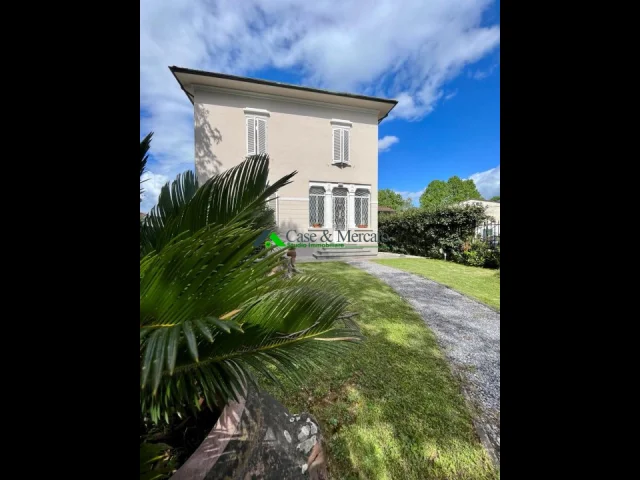 Appartamenti in Vendita - Bellissima villa storica a due passi dal centro storico
