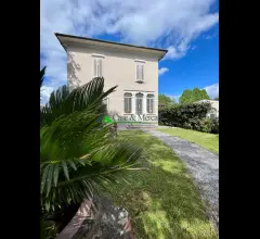 Appartamenti in Vendita - Bellissima villa storica a due passi dal centro storico