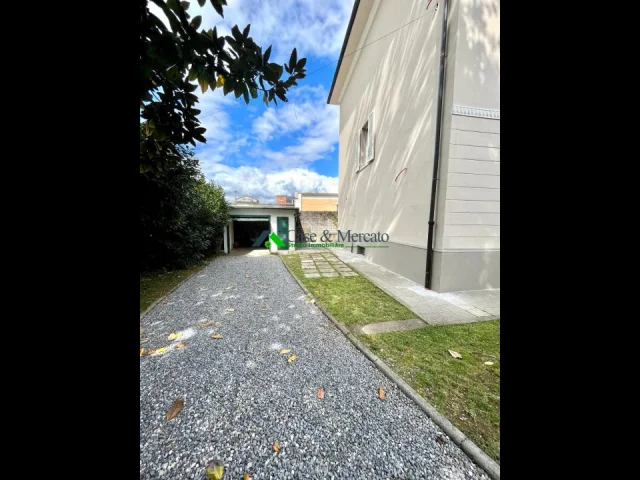 Appartamenti in Vendita - Bellissima villa storica a due passi dal centro storico