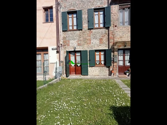 Appartamenti in Vendita - Grazioso terratetto completamente ristrutturato con giardino
