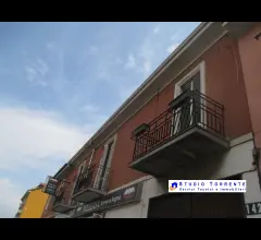 Appartamenti in Vendita - Stabile con 5 appartamenti negozio box cortile e cantine