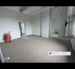 Appartamenti in Vendita - Ufficio adatto ad uso magazzino