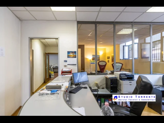 Appartamenti in Vendita - Magazzino laboratorio ufficio