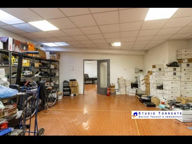 Appartamenti in Vendita - Magazzino laboratorio ufficio
