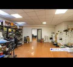 Appartamenti in Vendita - Magazzino laboratorio ufficio