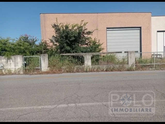 Appartamenti in Vendita - Capannone produttivo di circa 800mq