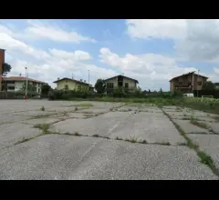 Appartamenti in Vendita - Capannone industriale - complesso immobiliare composto da blocchi uffici e magazzini interrati e cap