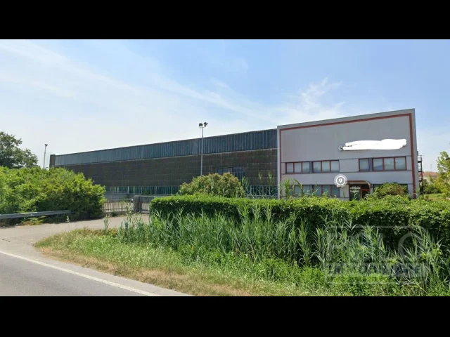 Appartamenti in Vendita - Opificio industriale con palazzina uffici per circa 2950mq!