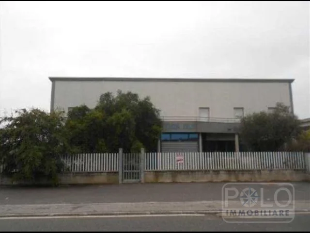Appartamenti in Vendita - Capannone industriale con uffici di 1500mq altezza 6.9mt
