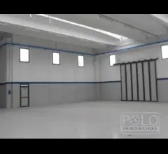Appartamenti in Vendita - Capannone industriale con uffici di 1500mq altezza 6.9mt