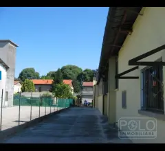 Appartamenti in Vendita - Laboratorio artigianale di 1000mq su lotto di 2350mq