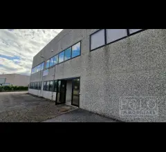 Appartamenti in Vendita - Capannone di 435mq con 200mq uffici, aree esterne per 680mq