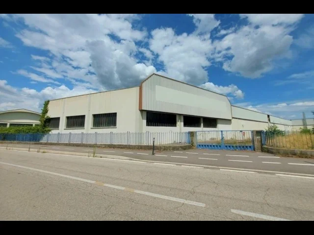 Appartamenti in Vendita - Gaiarine (tv) - complesso industriale con uffici e terreni
