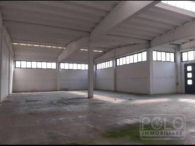 Mantova - magazzino in ottimo stato di 800mq alto 6.5mt!