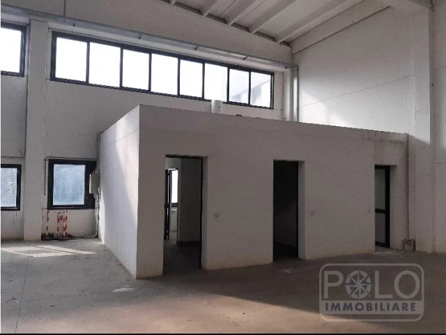 Appartamenti in Vendita - Mantova - magazzino in ottimo stato di 800mq alto 6.5mt!