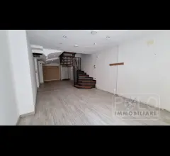 Negozio adiacente portoni borsari, verona, centro storico