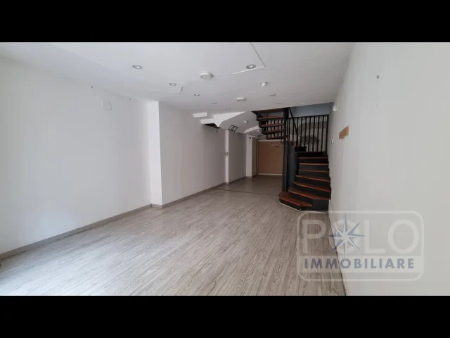 Appartamenti in Vendita - Negozio adiacente portoni borsari, verona, centro storico