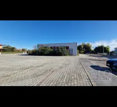 Appartamenti in Vendita - Ex supermercato di 500mq coperti e piazzale di 1000mq