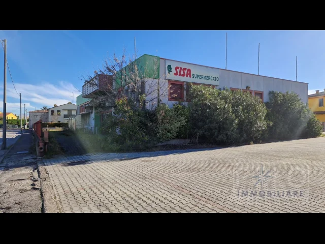 Appartamenti in Vendita - Ex supermercato di 500mq coperti e piazzale di 1000mq