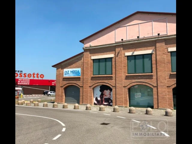 Appartamenti in Vendita - Capannone indip. commerciale locato a ristorante! resa 5.5%