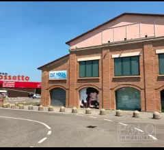 Appartamenti in Vendita - Capannone indip. commerciale locato a ristorante! resa 5.5%