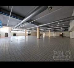 Palazzolo sull'oglio (bs) - ex supermercato di 3150 qm lordi con ampi parcheggi di pertinenza, magaz