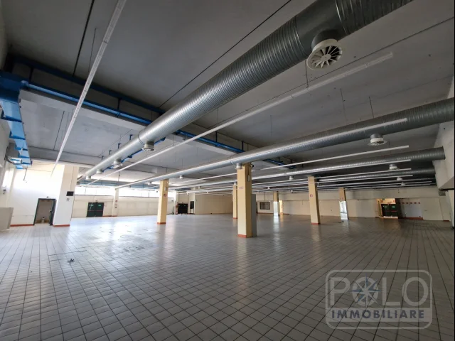 Appartamenti in Vendita - Palazzolo sull'oglio (bs) - ex supermercato di 3150 qm lordi con ampi parcheggi di pertinenza, magaz