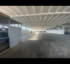 Appartamenti in Vendita - Capannone con palazzina uffici e area esterne per 9500 mq