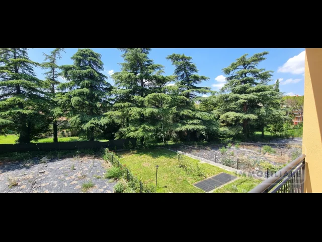 Appartamento ultimo piano con ampia terrazza e affaccio sul verde