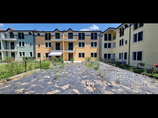 Appartamenti in Vendita - Appartamento ultimo piano con ampia terrazza e affaccio sul verde