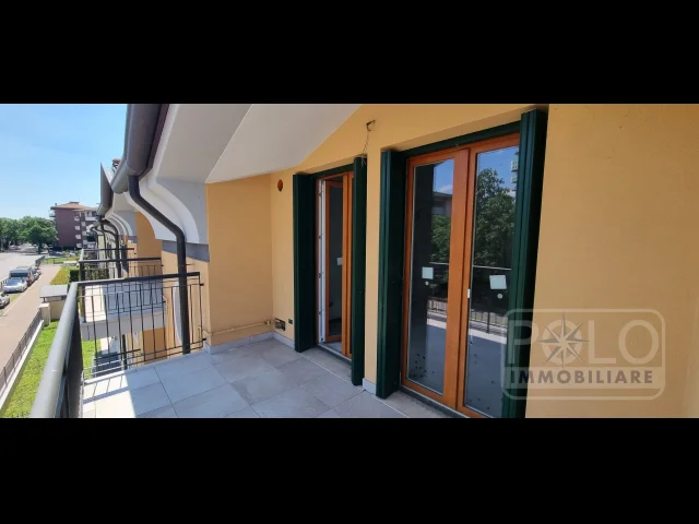 Appartamenti in Vendita - Appartamento ultimo piano con ampia terrazza e affaccio sul verde