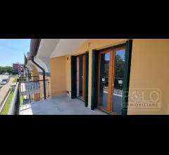 Appartamenti in Vendita - Appartamento ultimo piano con ampia terrazza e affaccio sul verde