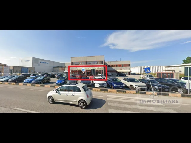 Negozio ex supermercato di 600mq con parcheggi liberi