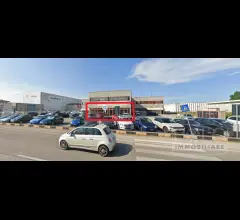 Negozio ex supermercato di 600mq con parcheggi liberi