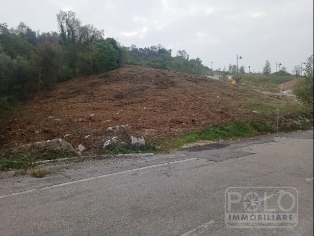 Appartamenti in Vendita - Splendido terreno edificabile in posizione dominante vista lago