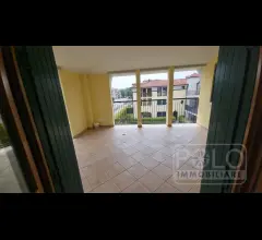 Appartamenti in Vendita - Grande appartamento con ampio giardino