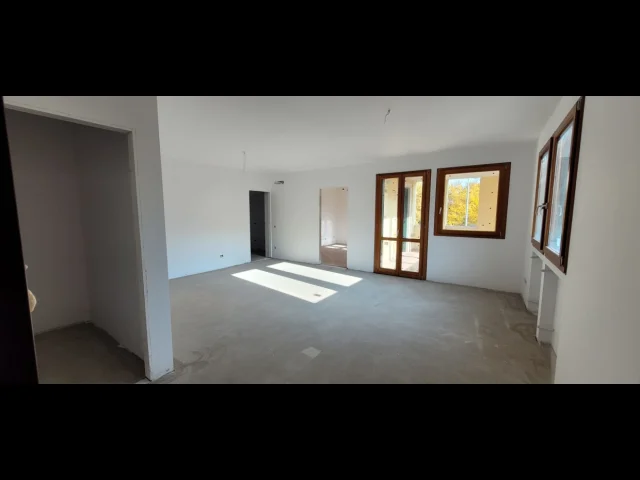 Appartamenti in Vendita - Grande appartamento con ampia terrazza