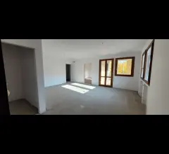 Appartamenti in Vendita - Grande appartamento con ampia terrazza