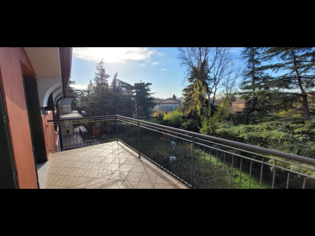 Appartamenti in Vendita - Spazioso appartamento con 3 camere da letto e ampia terrazza
