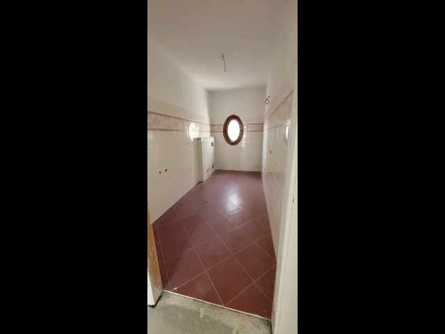Appartamenti in Vendita - Spazioso appartamento con 3 camere da letto