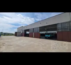Appartamenti in Vendita - Capannone indipendente zona alta visibilità sulla ss11