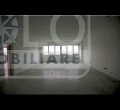 Appartamenti in Vendita - Magazzino di 600mq con uffici su 2 livelli