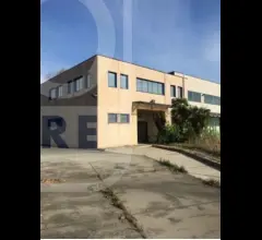 Capannone industriale di 737mq con uffici su 2 livelli