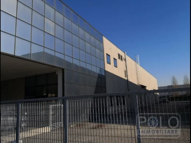 Appartamenti in Vendita - Magazzino con uffici di 2735mq