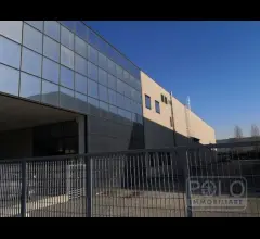 Appartamenti in Vendita - Magazzino con uffici di 2735mq