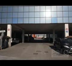 Appartamenti in Vendita - Magazzino con uffici di 2735mq