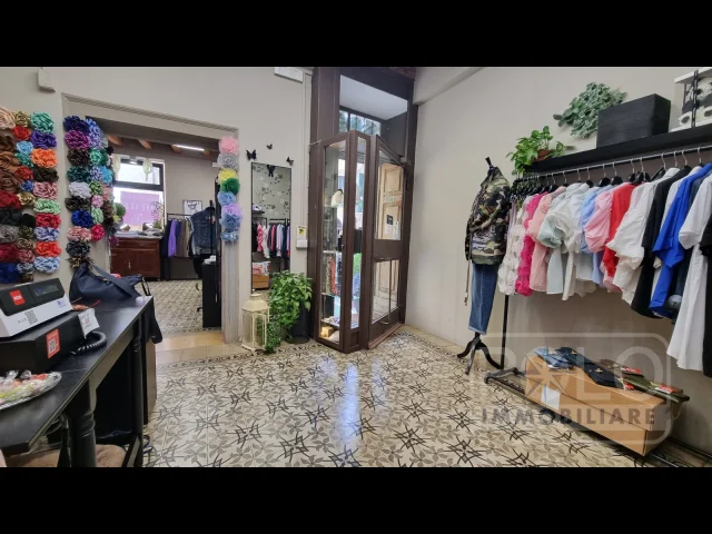 Appartamenti in Vendita - Affare! attività + affitto incredibile a soli €1.000!